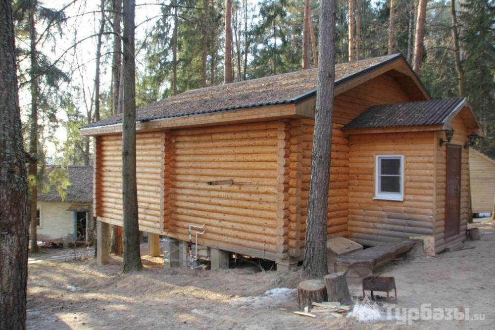 Дом деревянный из оцилиндрованного бревна