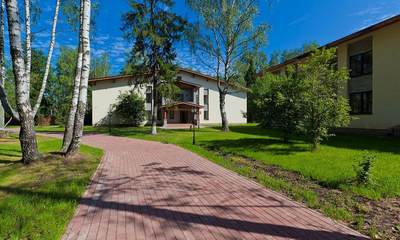 Отель Артурс Village