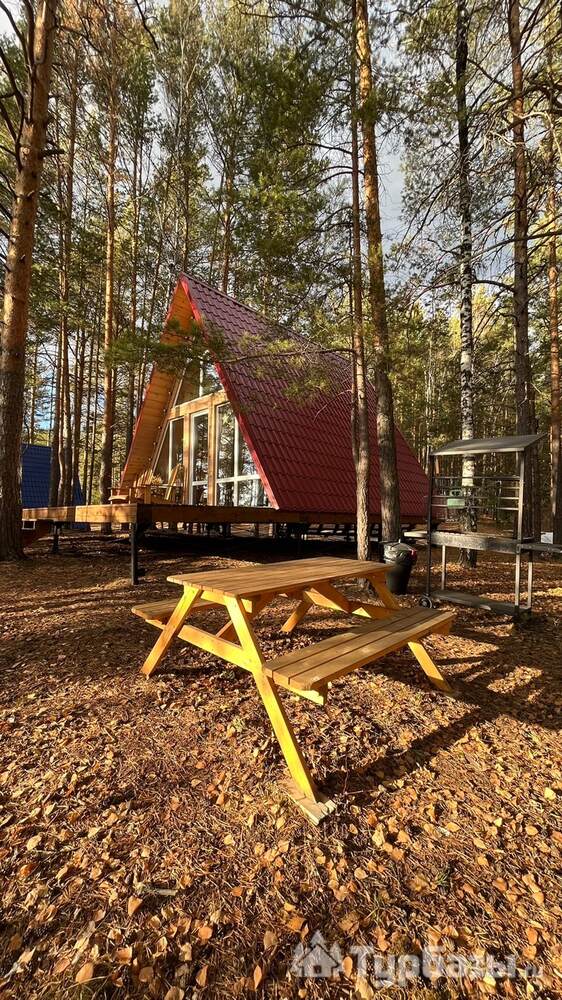 Дом с красной крышей