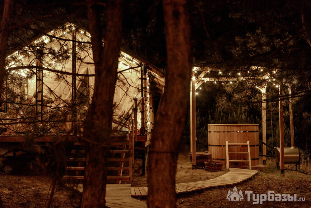 Тент-хаус с купелью с видом на реку