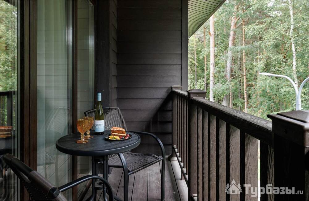 Стандартный номер с раздельными кроватями и балконом