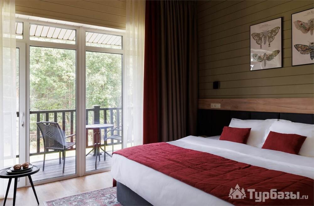 Комфорт с двуспальной кроватью, балконом и видом на лес