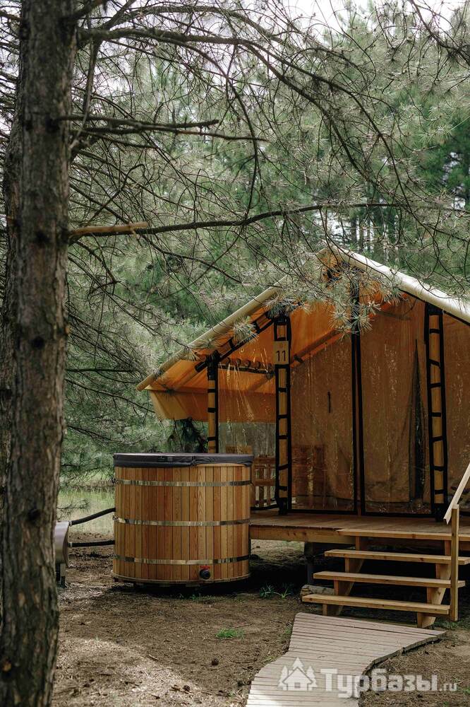 Тент-хаус с купелью в сосновом лесу